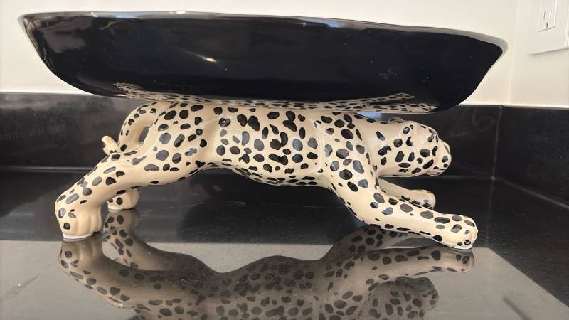 lot 1626 image: Leopard dish