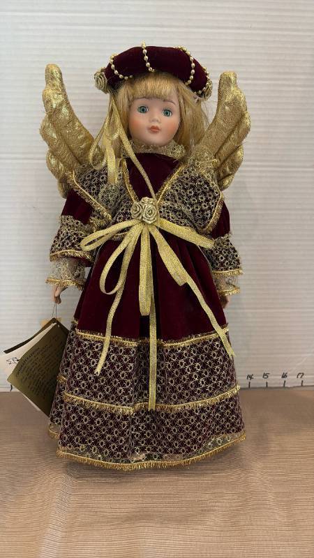 lot 1627 image: Seymour Mann Doll Angelina