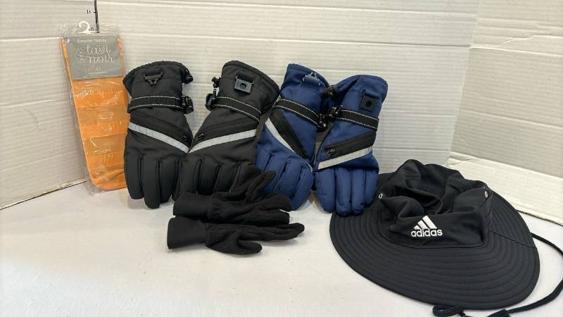 lot 1706 image: Hat with Gloves and Socks Lot