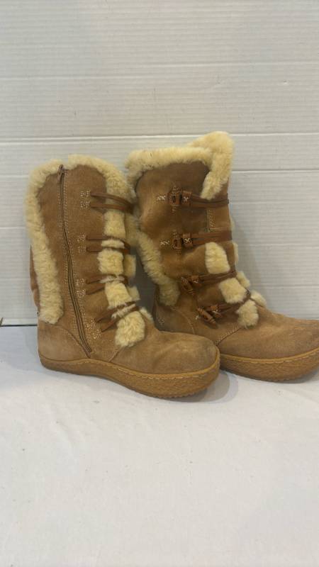 lot 1720 image: Tall Leather Upper Boots Size 6.5B OWF07 Lodge Deer
