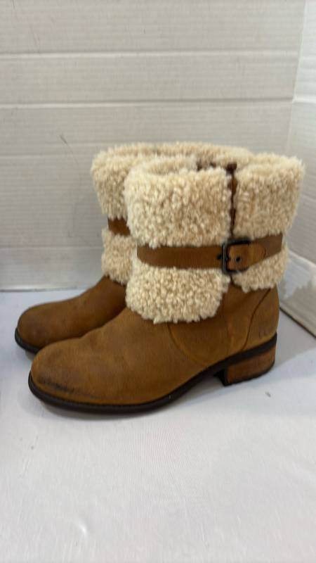 lot 1727 image: UGG Blayre II Shearling Cuff Boot Size 7