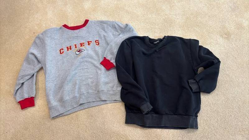 lot 1730 image: Kansas City Chiefs and Mojo Provo Sweatshirts L