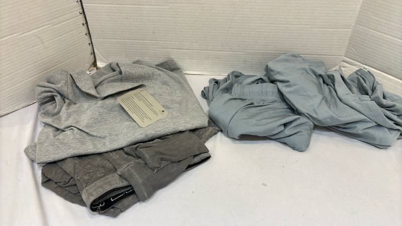 lot 1738 image: Two sets of pajamas - M