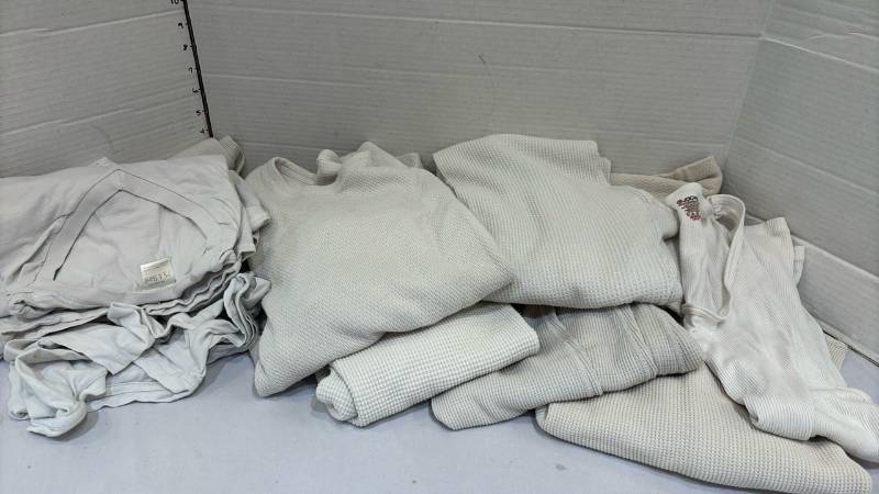 lot 1741 image: Tshirts and insulated underwear