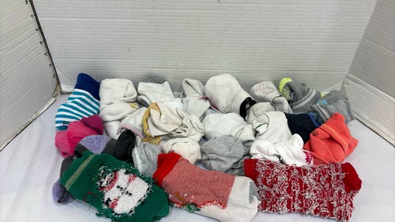 lot 1752 image: Mixed Lot of Assorted Socks including 3 Christmas pair
