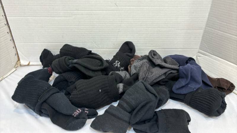 lot 1753 image: Lot of Assorted Socks Mixed Colors Multiple Pairs