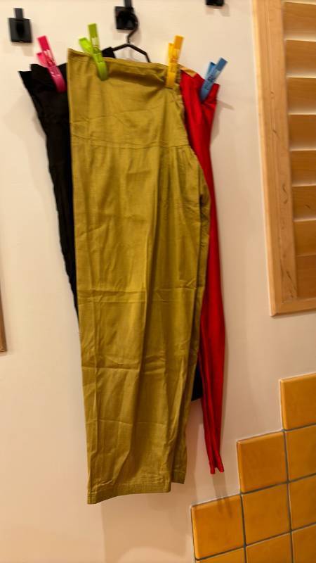 lot 1778 image: Lot of 3 Pairs of Pants Clothing Bundle