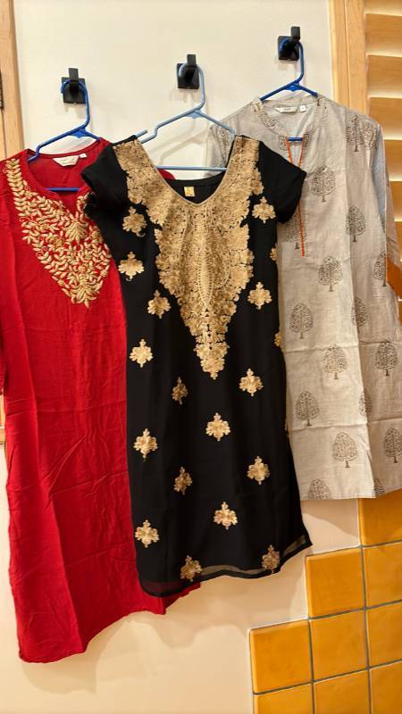 lot 1784 image: Kurta Lot of 3 Tasisha and Max Size M
