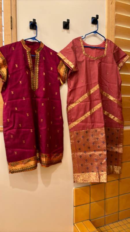 lot 1789 image: Womens Long Tunic Top Lot of 2 Short Sleeve