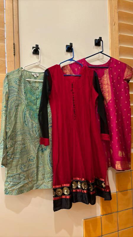 lot 1792 image: Womens Assorted Tunic Top Lot of 3 Pieces