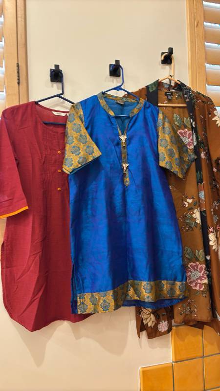 lot 1797 image: Womens Clothing Lot of 3 Tunics and Floral Open-Front Cover-Up, Max and Virsa Labels