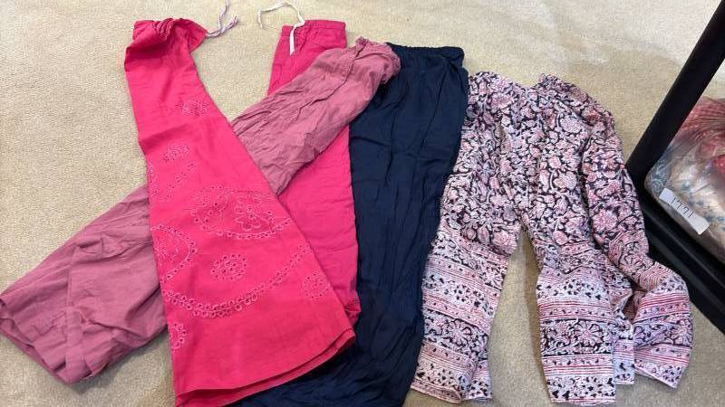 lot 1812 image: Three skirts and two pair of pants