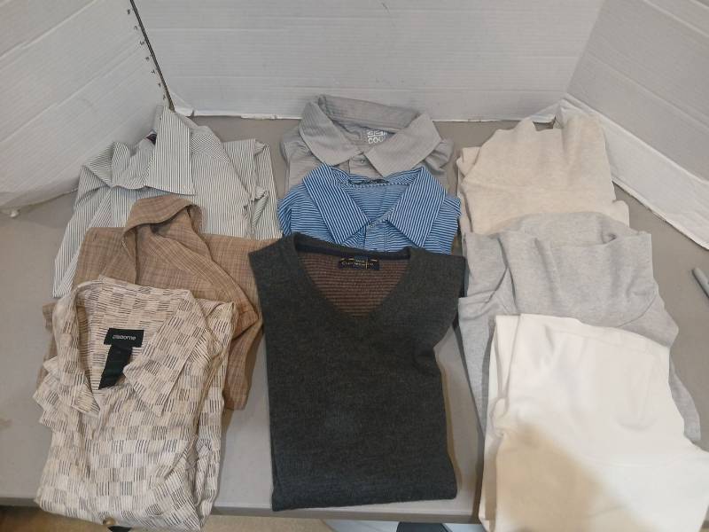 lot 1850 image: Mens Mixed Clothing Lot  Claiborne Shirt Club Room Sweater med