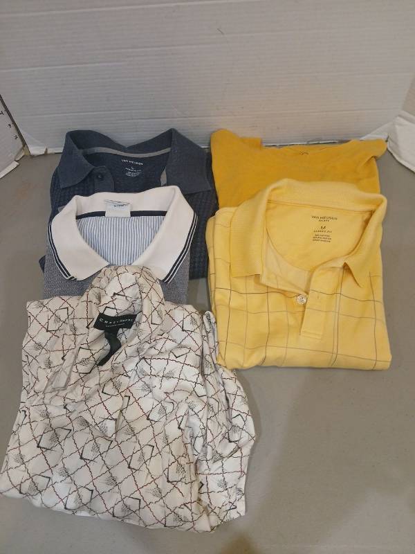 lot 1852 image: Mens med polos