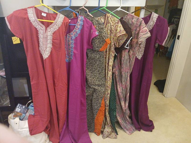 lot 1853 image: Ladies house dresses med to large
