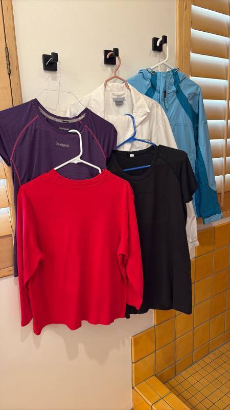 lot 1875 image: Tops and jackets