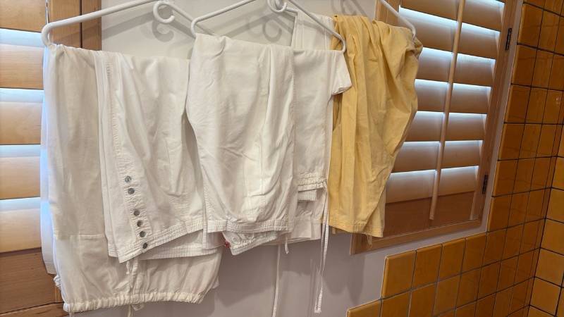 lot 1876 image: Ladies pants