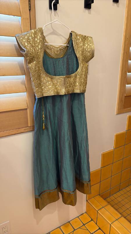 lot 1878 image: Ladies anarkali