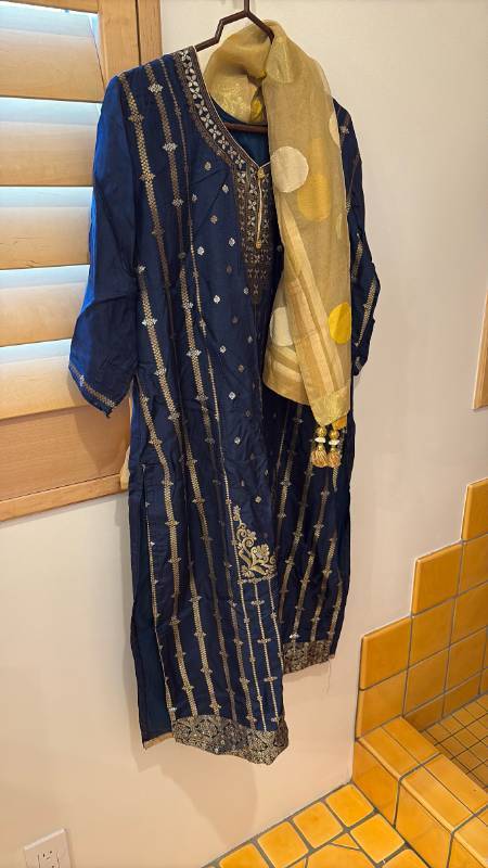 lot 1879 image: India clothing