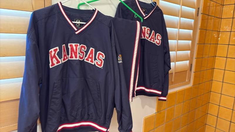 lot 1887 image: Kansas sportswear