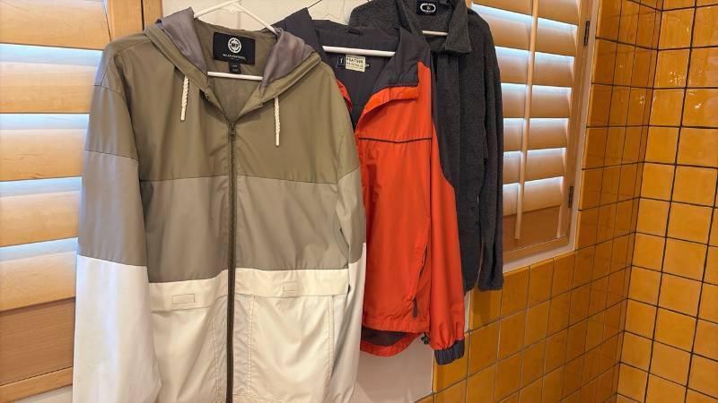 lot 1889 image: Mens&nbspouterwear
