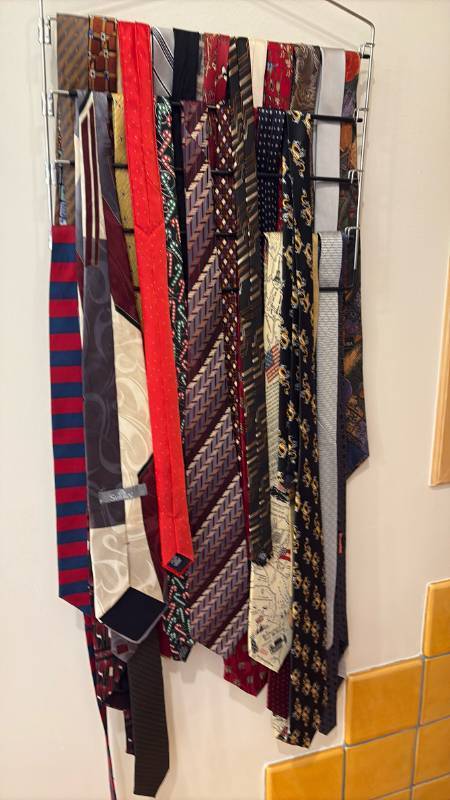 lot 1894 image: Mens ties