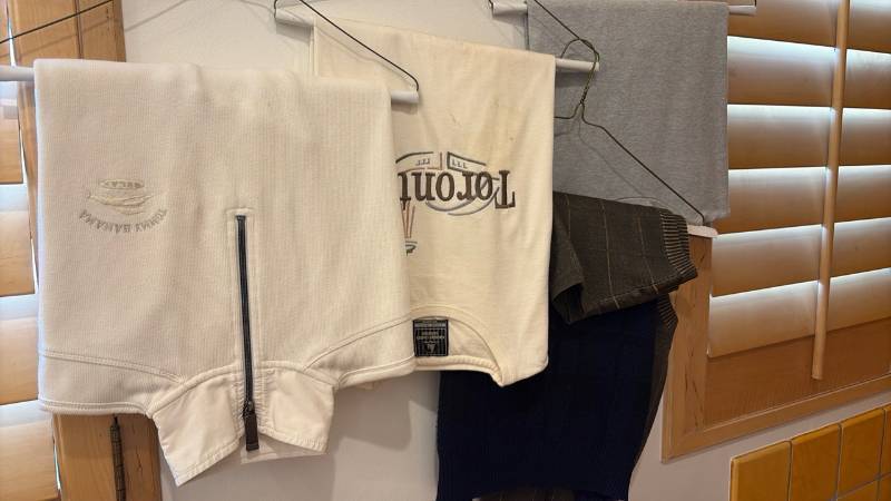 lot 1895 image: Mens tops