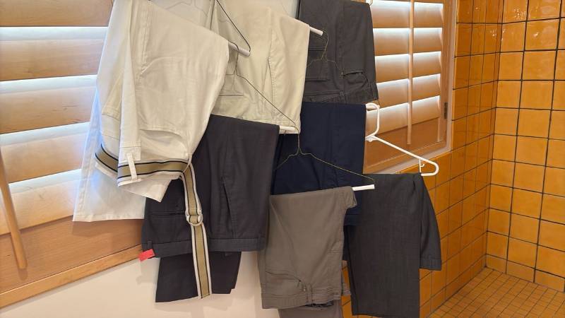 lot 1897 image: Mens pants