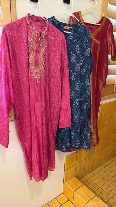 lot 1902 image: India clothing