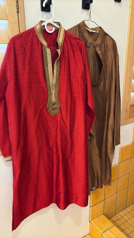 lot 1903 image: India clothing