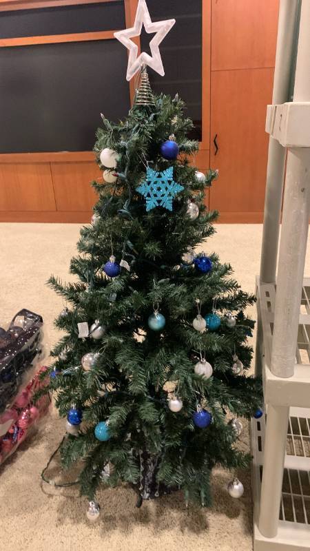lot 2003 image: Decorated 4 ft Christmas Tree