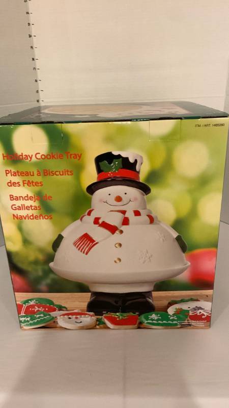 lot 2006 image: Holiday Snowman Cookie Tray with Lid and Tray, Item 1465280
