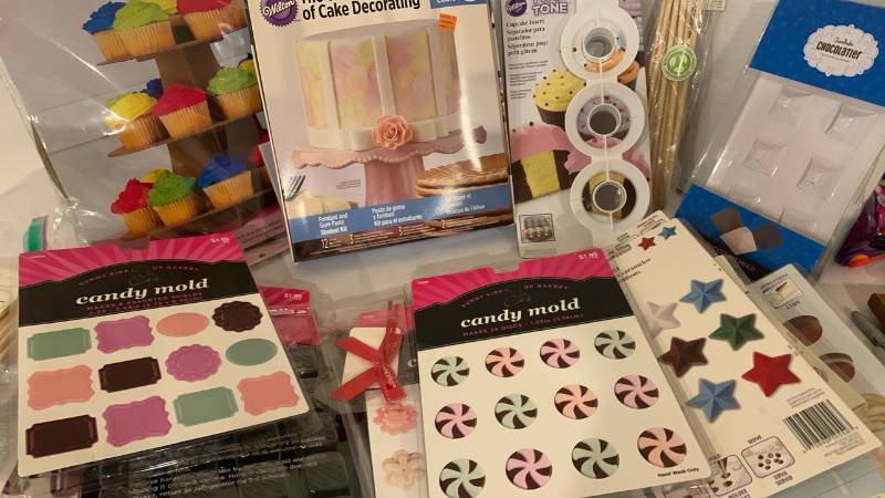 lot 2018 image: Candy molds and supplies