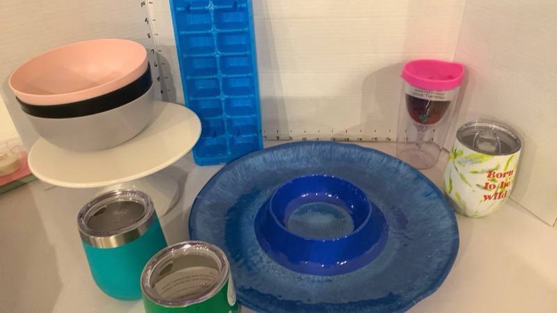 lot 2021 image: Travel mugs, cake plate, chip and dip bowl and more