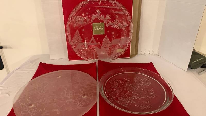 lot 2031 image: Mikasa Christmas platter and others