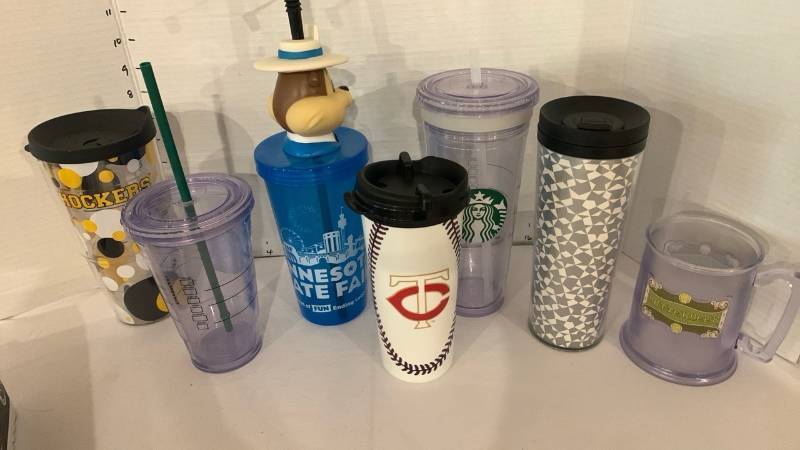 lot 2032 image: Travel cups