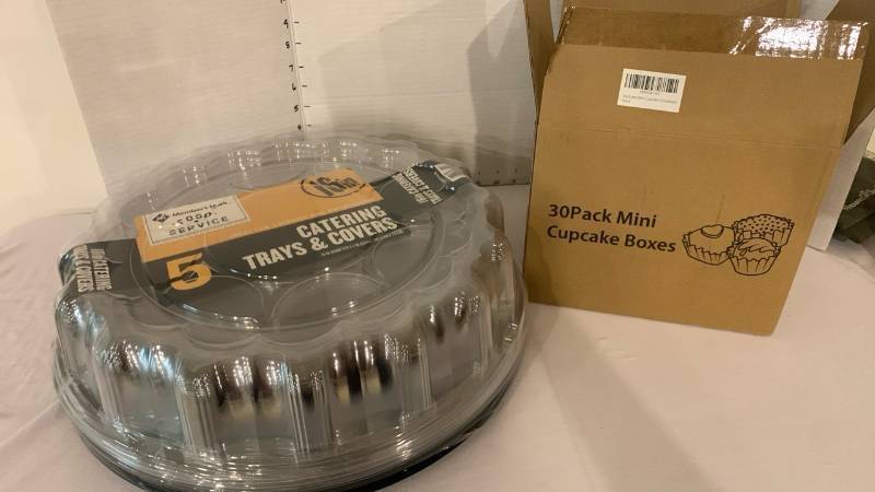 lot 2039 image: Mini cupcake boxes and catering trays and covers