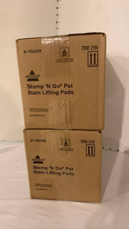 lot 2051 image: Bissell Stomp N Go Pet Stain Lifting Pads 20 Pouches 2 Boxes Item 2194 New