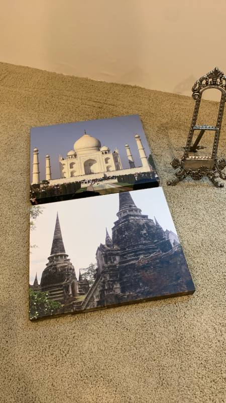 lot 2070 image: Wall decor 20x16 and decorative easel