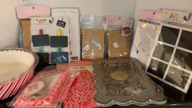 lot 2084 image: Gift Boxes for baked goods
