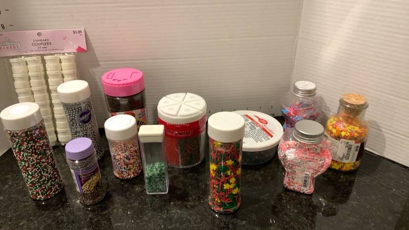 lot 2085 image: Cookie decorating supplies