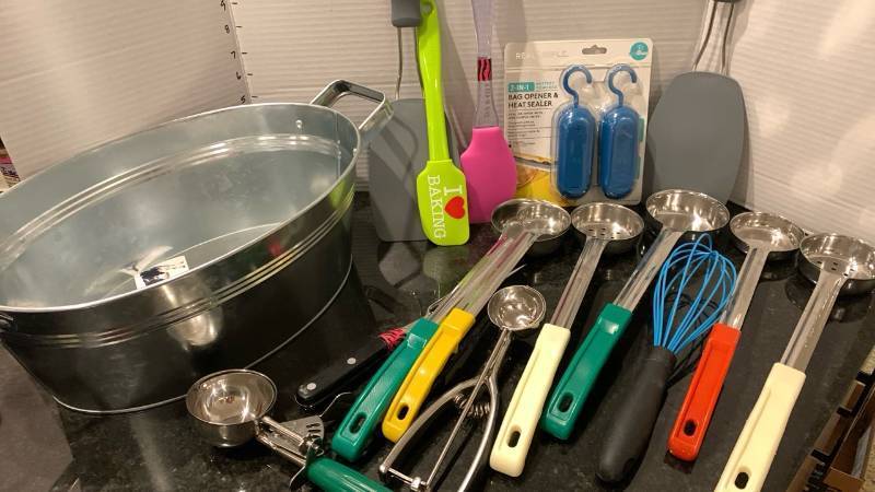 lot 2088 image: Mixed Kitchen Utensil in aluminum tub