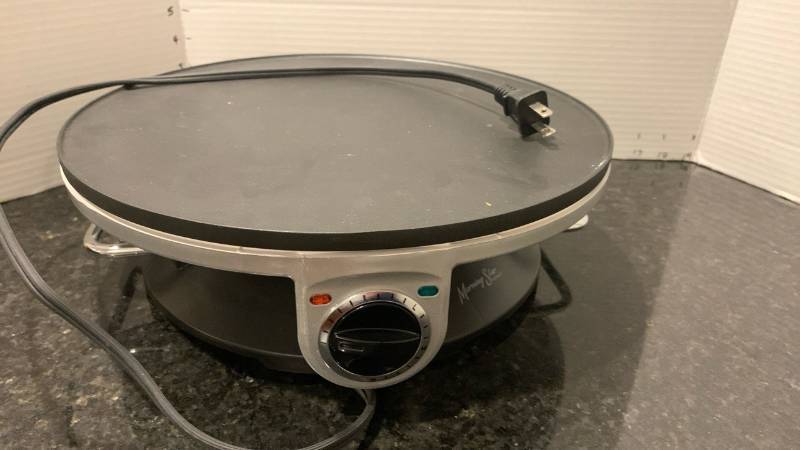 lot 2090 image: Morning Star Crepe Maker Pro Electric Crepe Maker