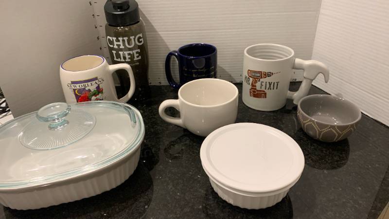 lot 2095 image: Corningware and coffee cups