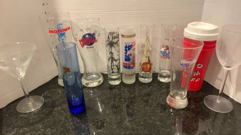 lot 2098 image: Mixed Lot Souvenir Glassware Motown Planet Hollywood Hard Rock Cafe Aspen