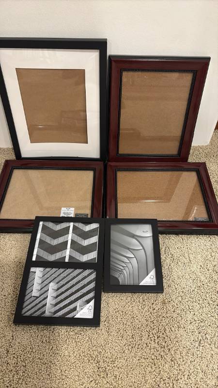 lot 2103 image: Picture frames. Mostly 8x10