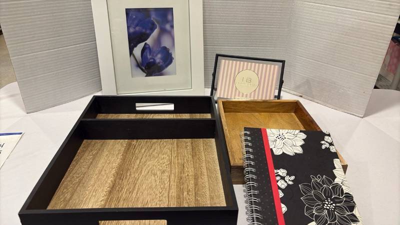 lot 2104 image: Home decor