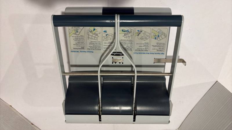 lot 2116 image: Swingline heavy duty punch