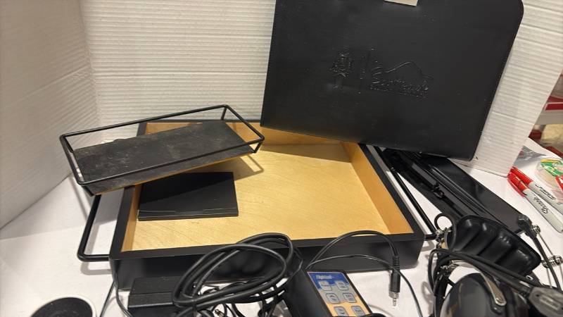 lot 2118 image: Head phones, office supplies