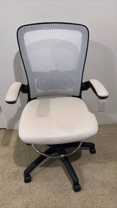 lot 2142 image: Office chair